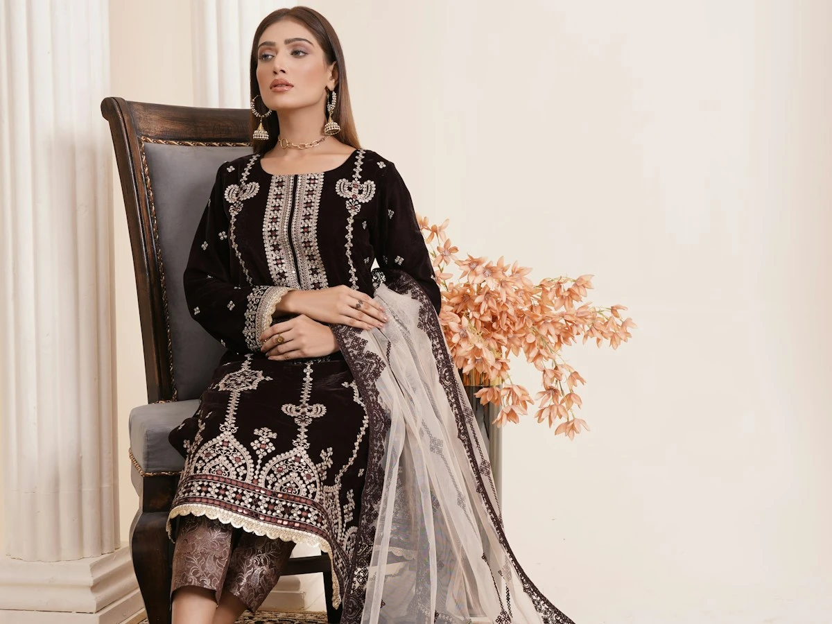 Gul Unstitched Lawn Three-Piece